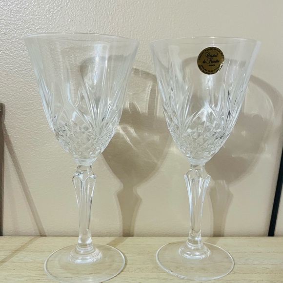 Two (2) NEW Vintage 24% Lead Crystal Cristal de Flandre Detailed Wine Glasses - Picture 6 of 6